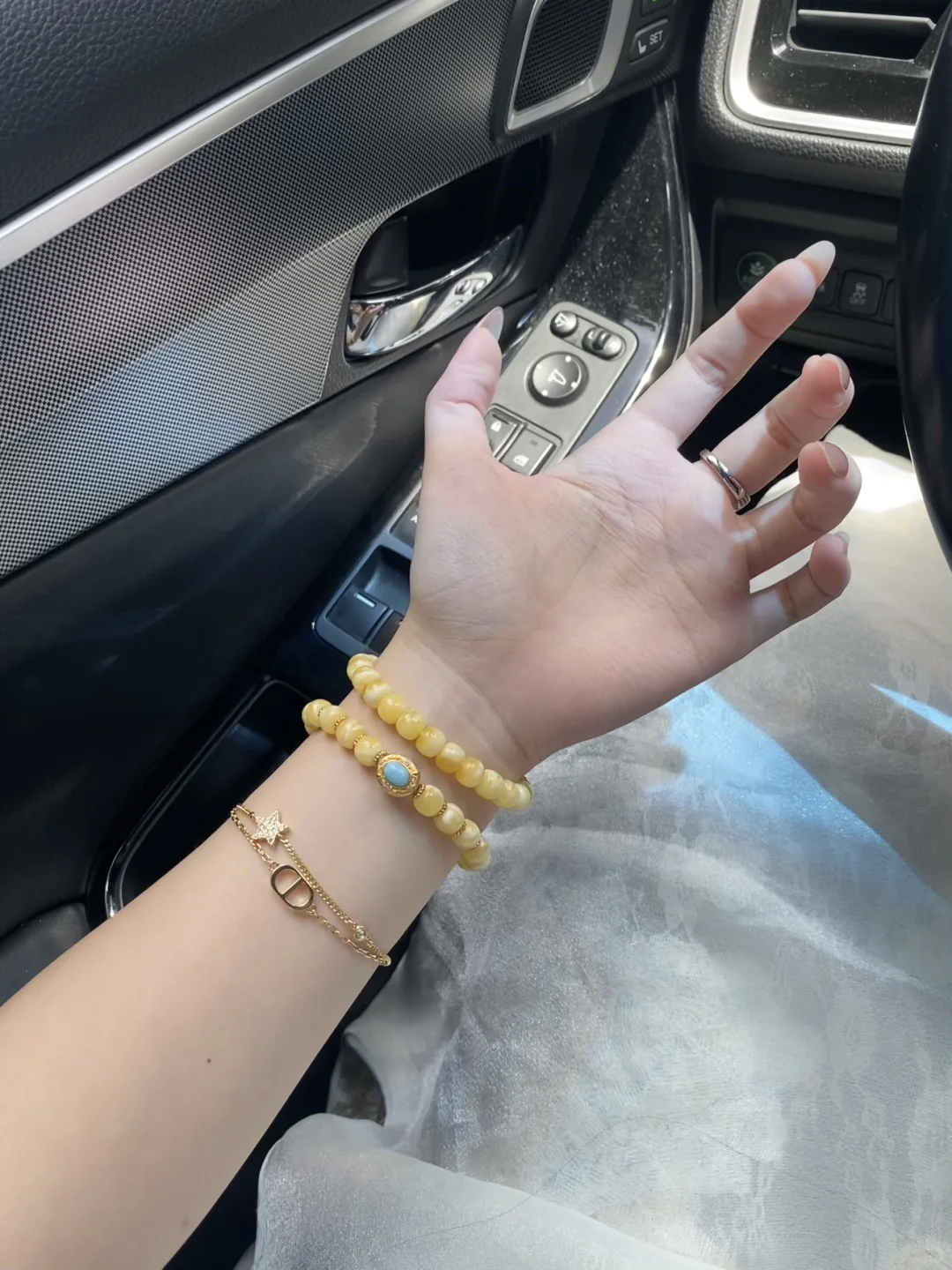 人生建议！！ 女生一定要多戴蜜蜡