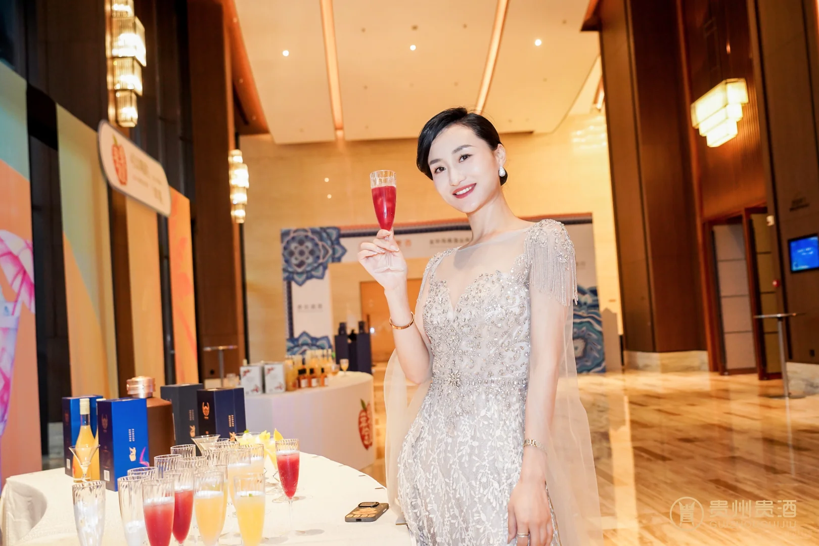 年会C位战袍｜选对礼服让的3个秘密㊙️