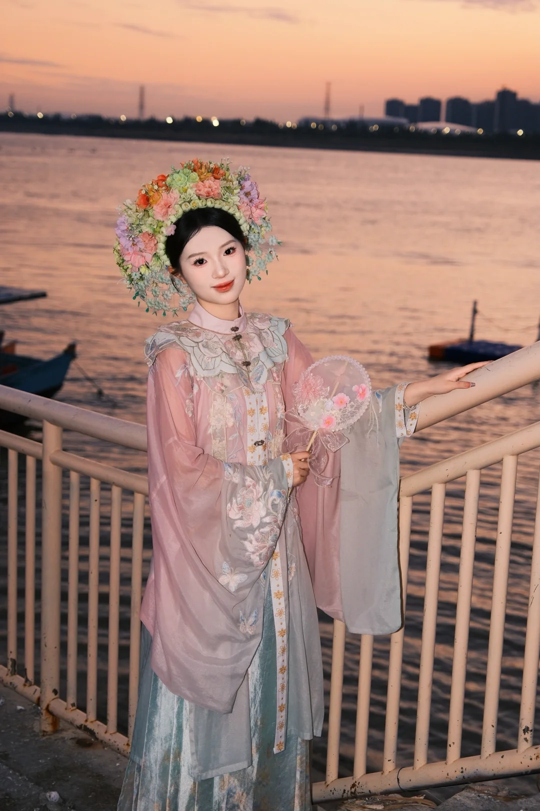 当汉服遇见蟳埔女习俗，便有了最独特的风情。