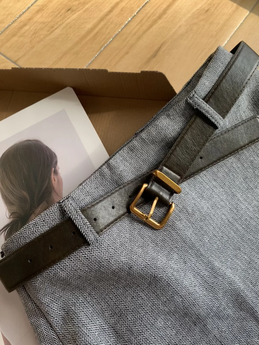 高级灰的温柔力量｜刚柔并济的御姐穿搭