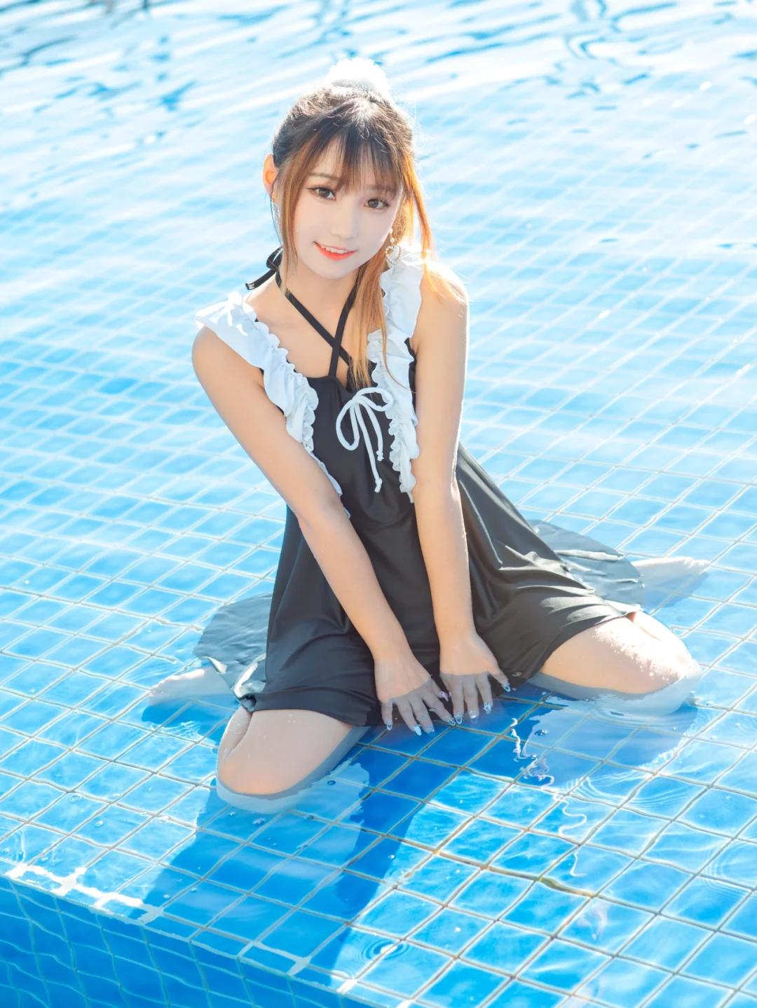 夏日☀️泳池大作战🌊微胖少女泳装写真集