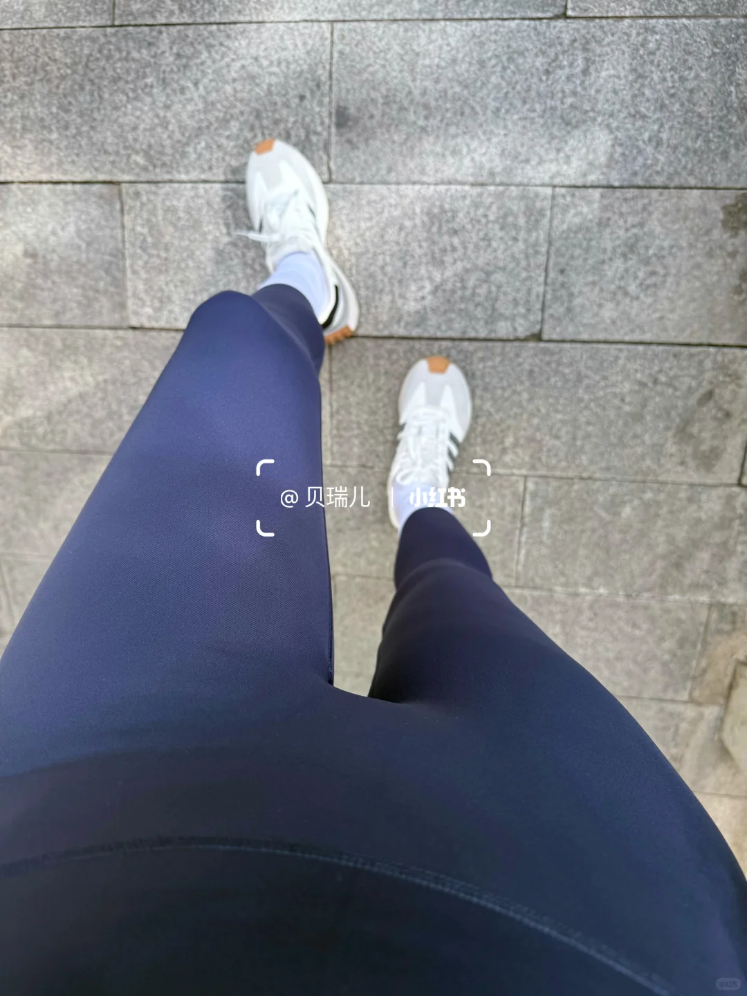 救命啊❗️这条藏青瑜伽裤显瘦又有颜无痕🤩
