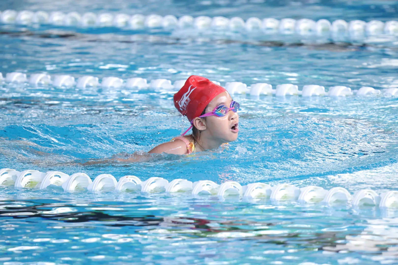 游泳的女孩真好看～🏊🏻‍♀️
