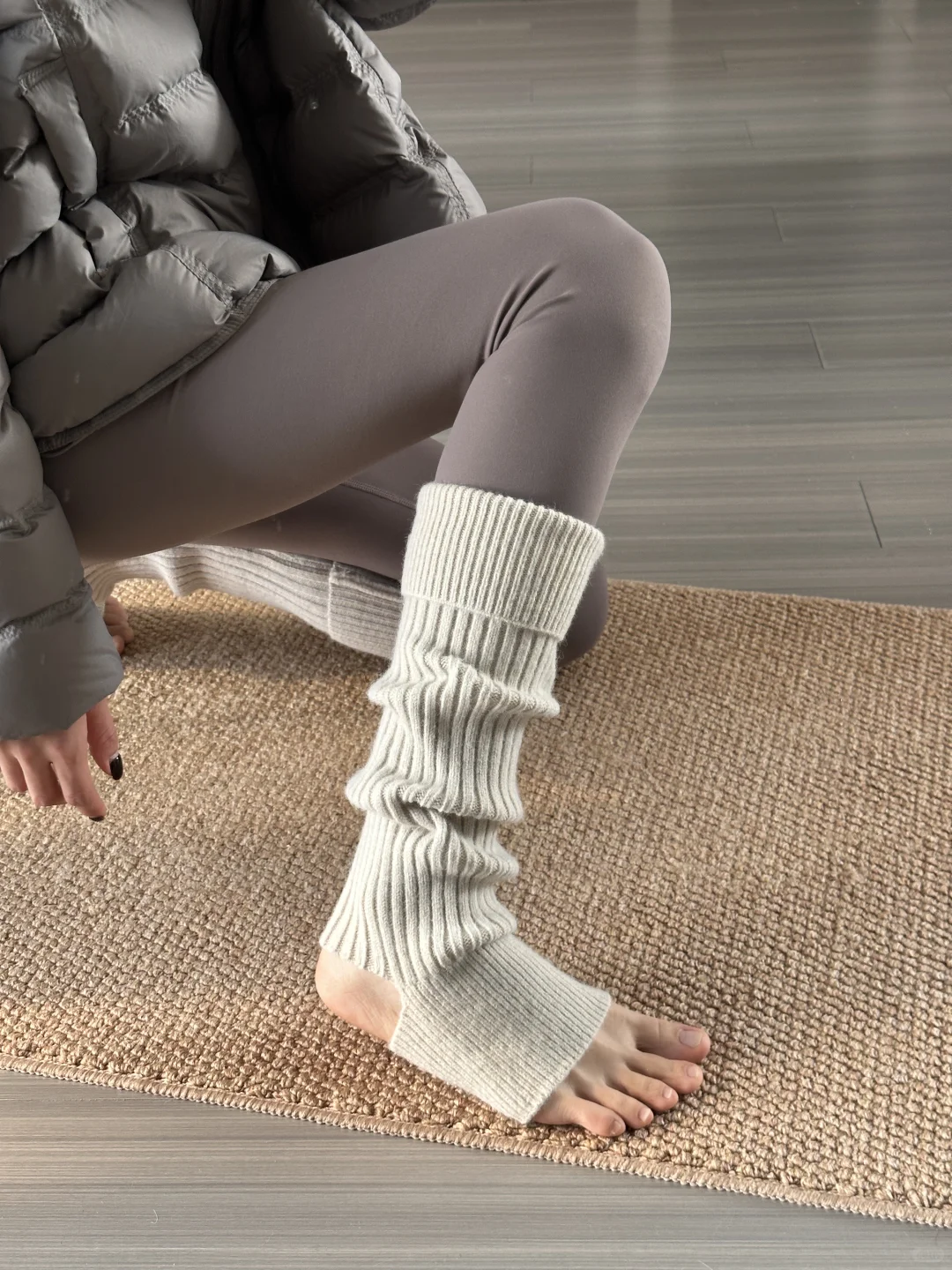 不上班时穿什么？瑜伽裤➕袜套哇！