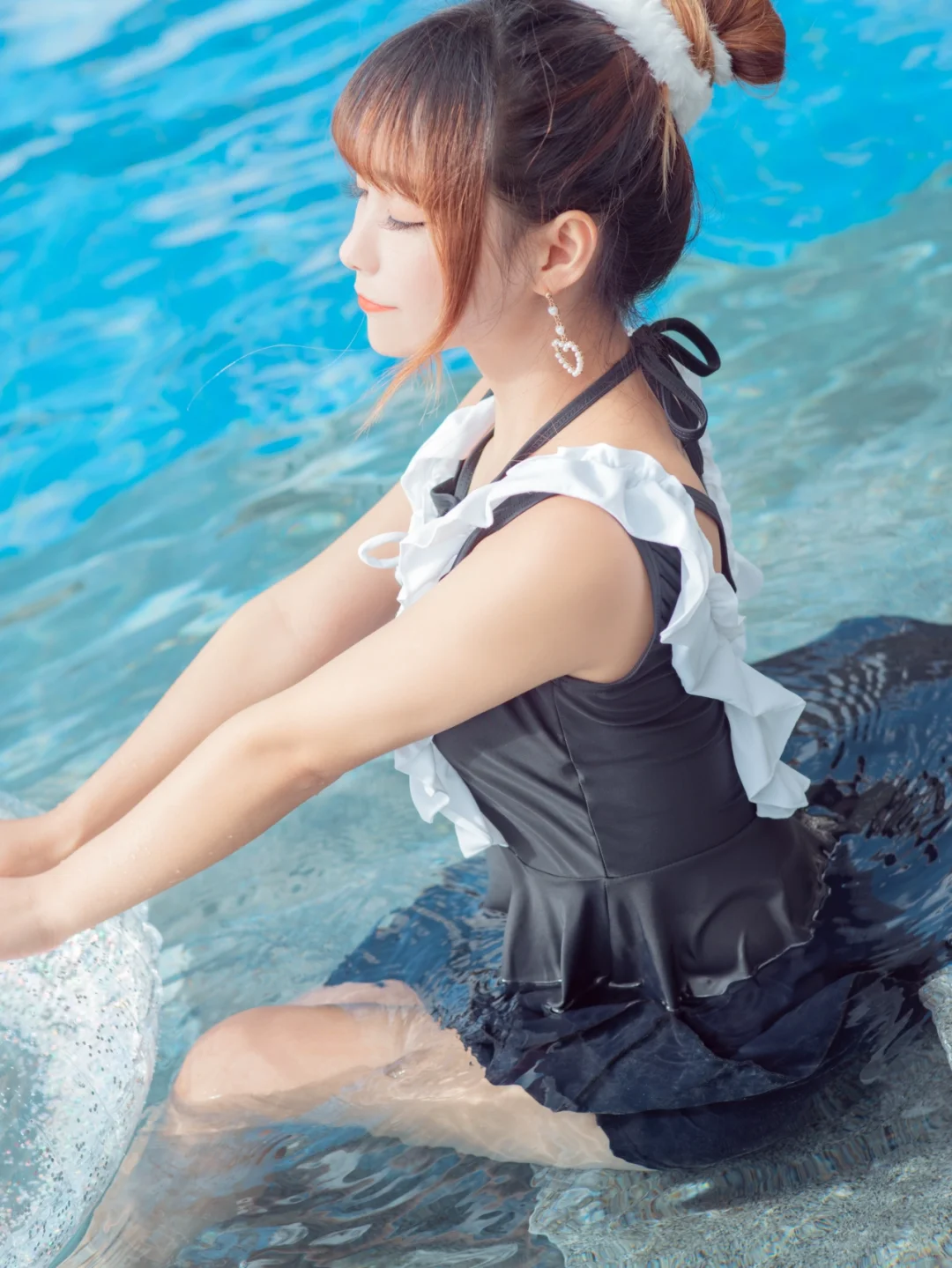 夏日☀️泳池大作战🌊微胖少女泳装写真集