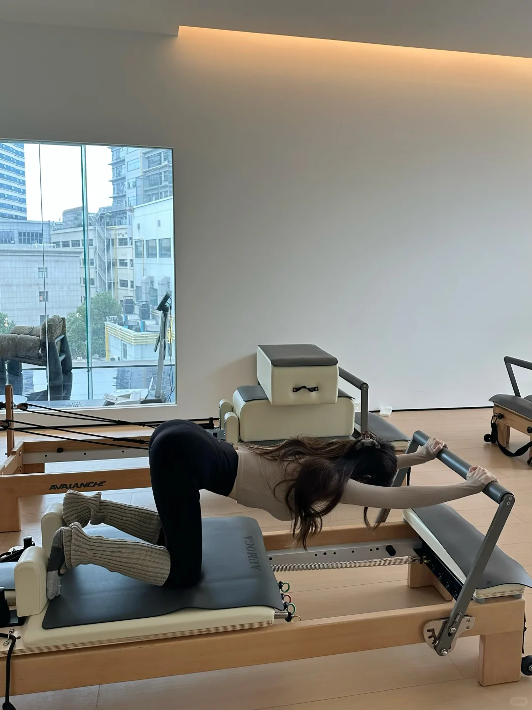 都在问瑜伽裤里面穿的什么