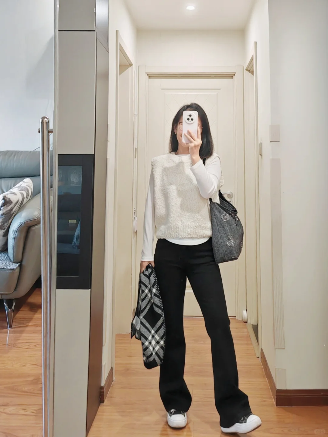 155/92 简单舒适的穿搭 羽绒服+微喇裤