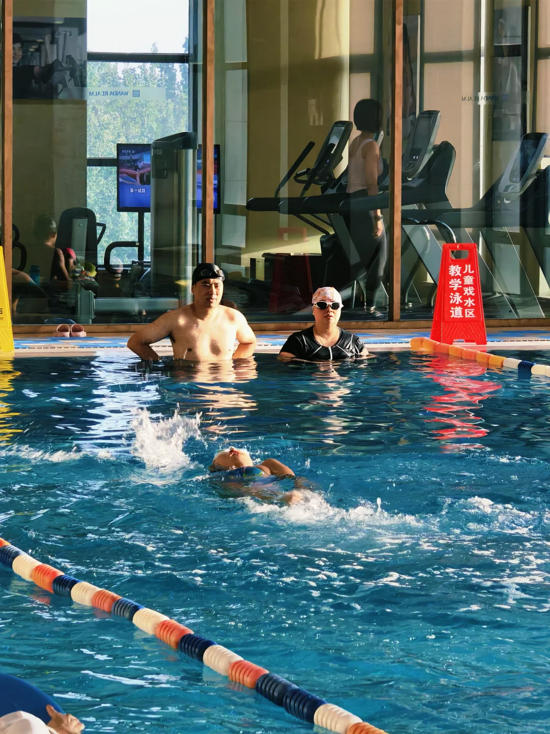 游泳女教练！！！