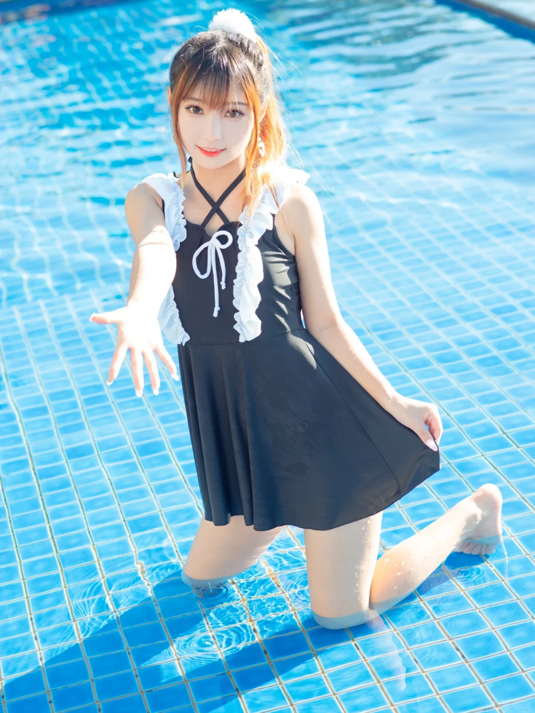 夏日☀️泳池大作战🌊微胖少女泳装写真集