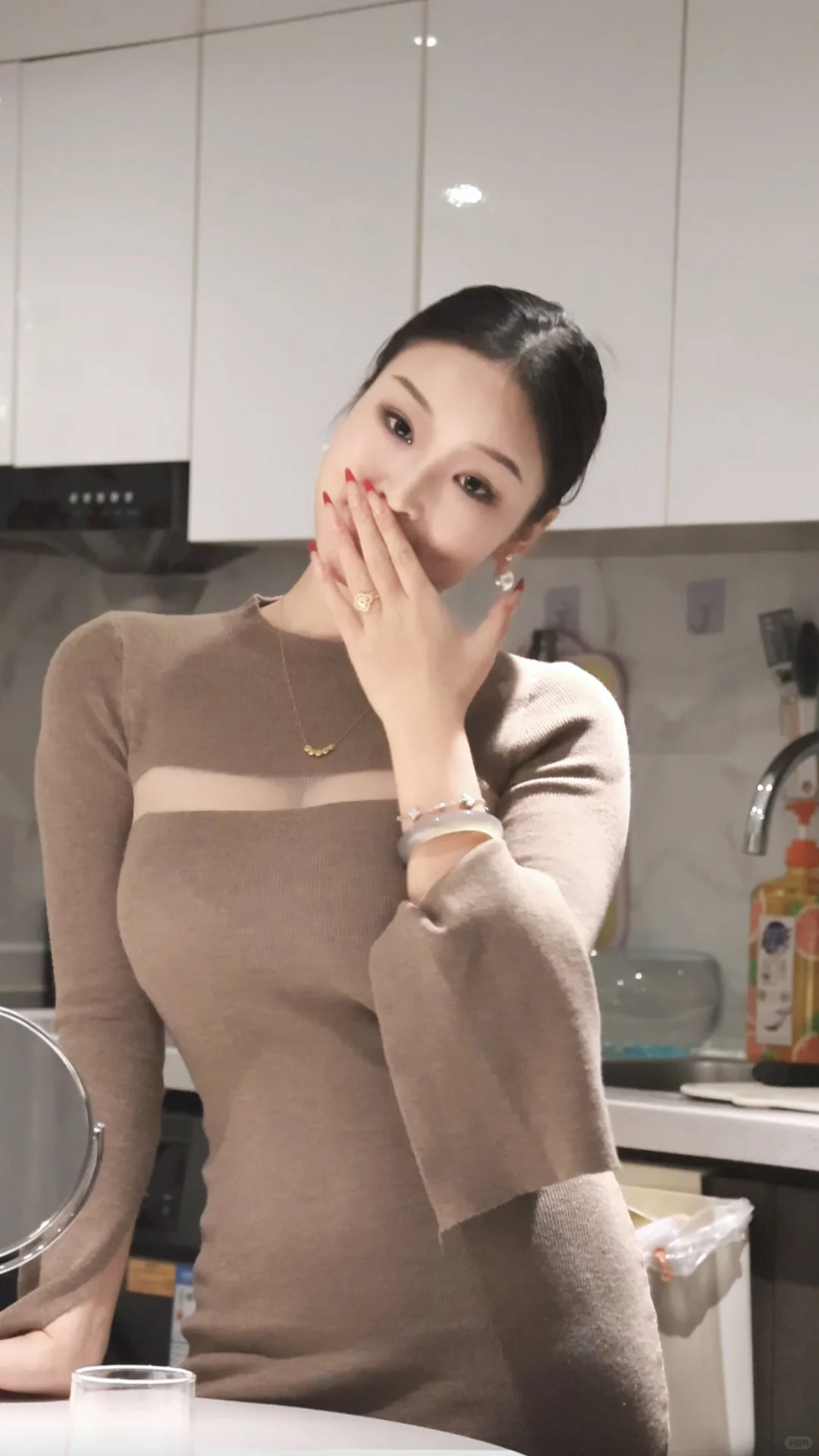 自己都觉得美的不知天地为何物了😋