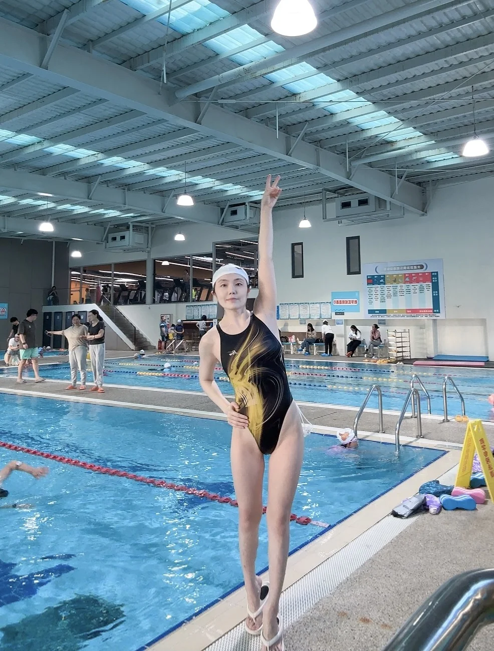 游泳的时候最丑🥹有没有水里漂亮脸