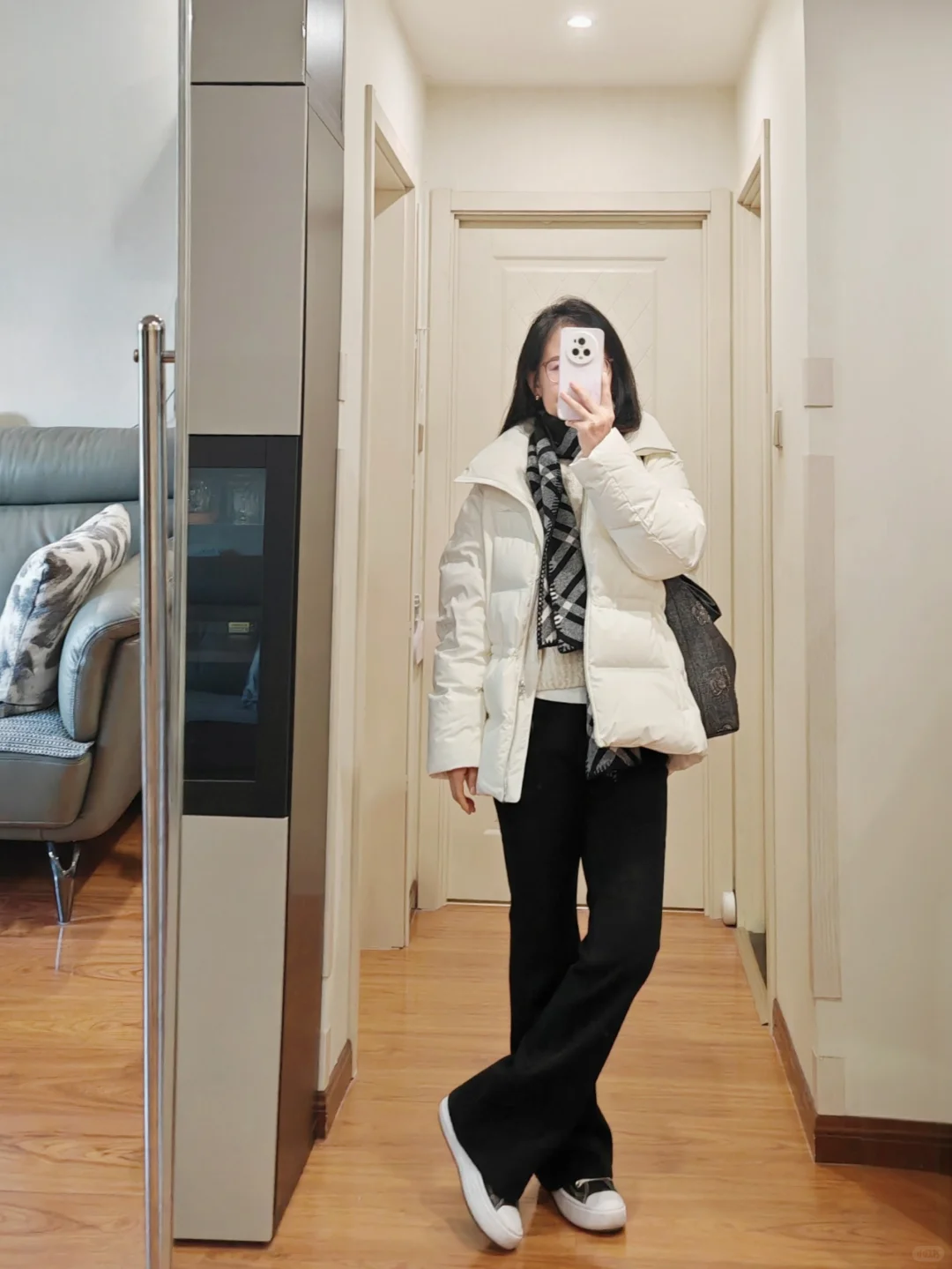 155/92 简单舒适的穿搭 羽绒服+微喇裤