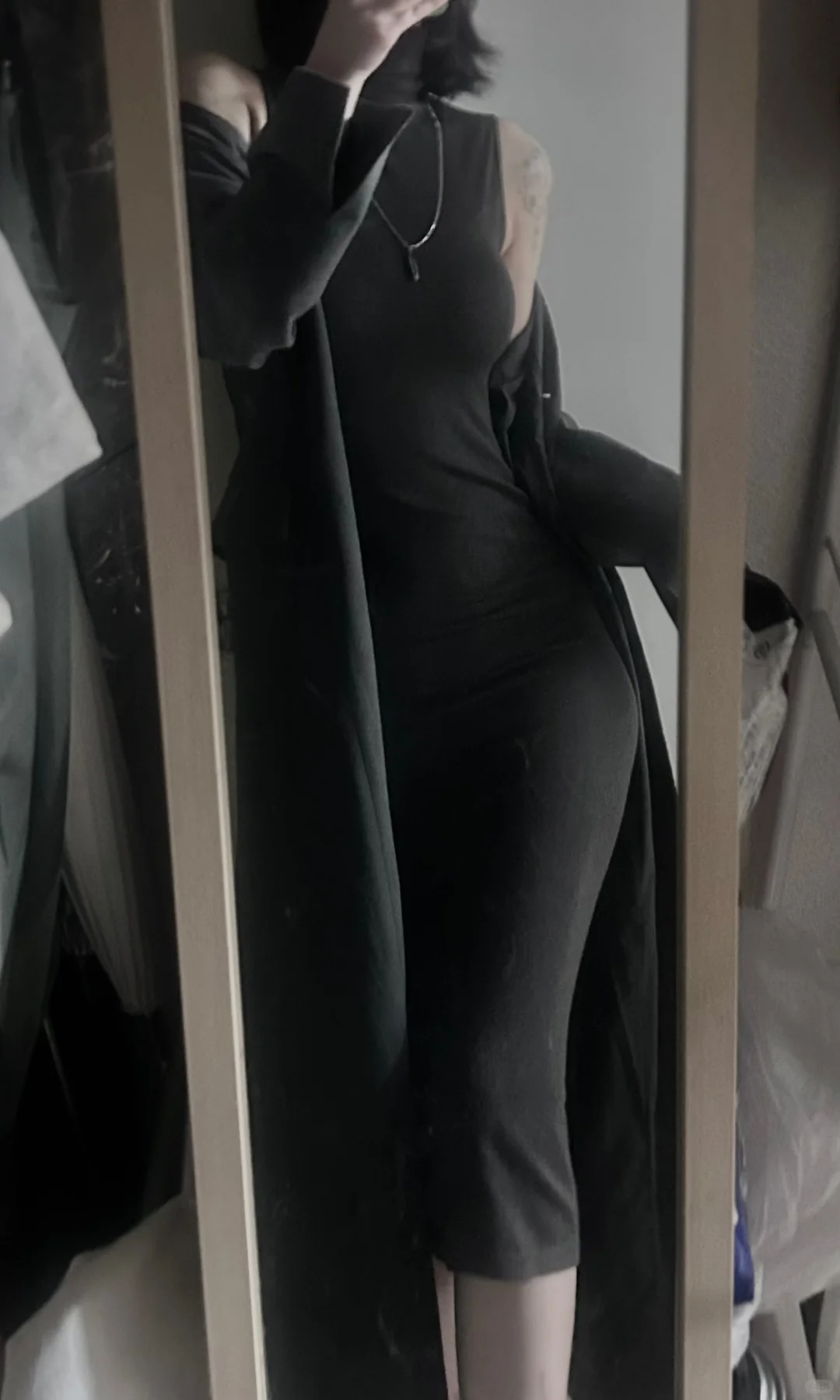 在🇯🇵无袖高领+西装裙+黑丝+短发眼镜=？