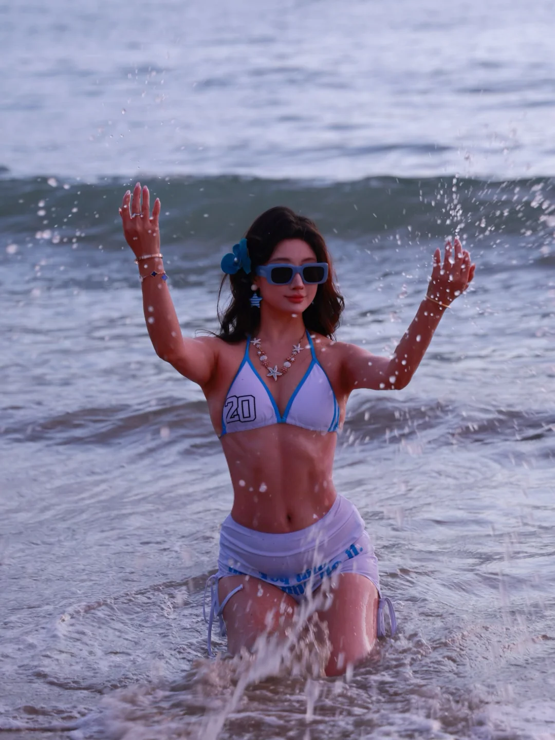 海边就是要穿比基尼！👙