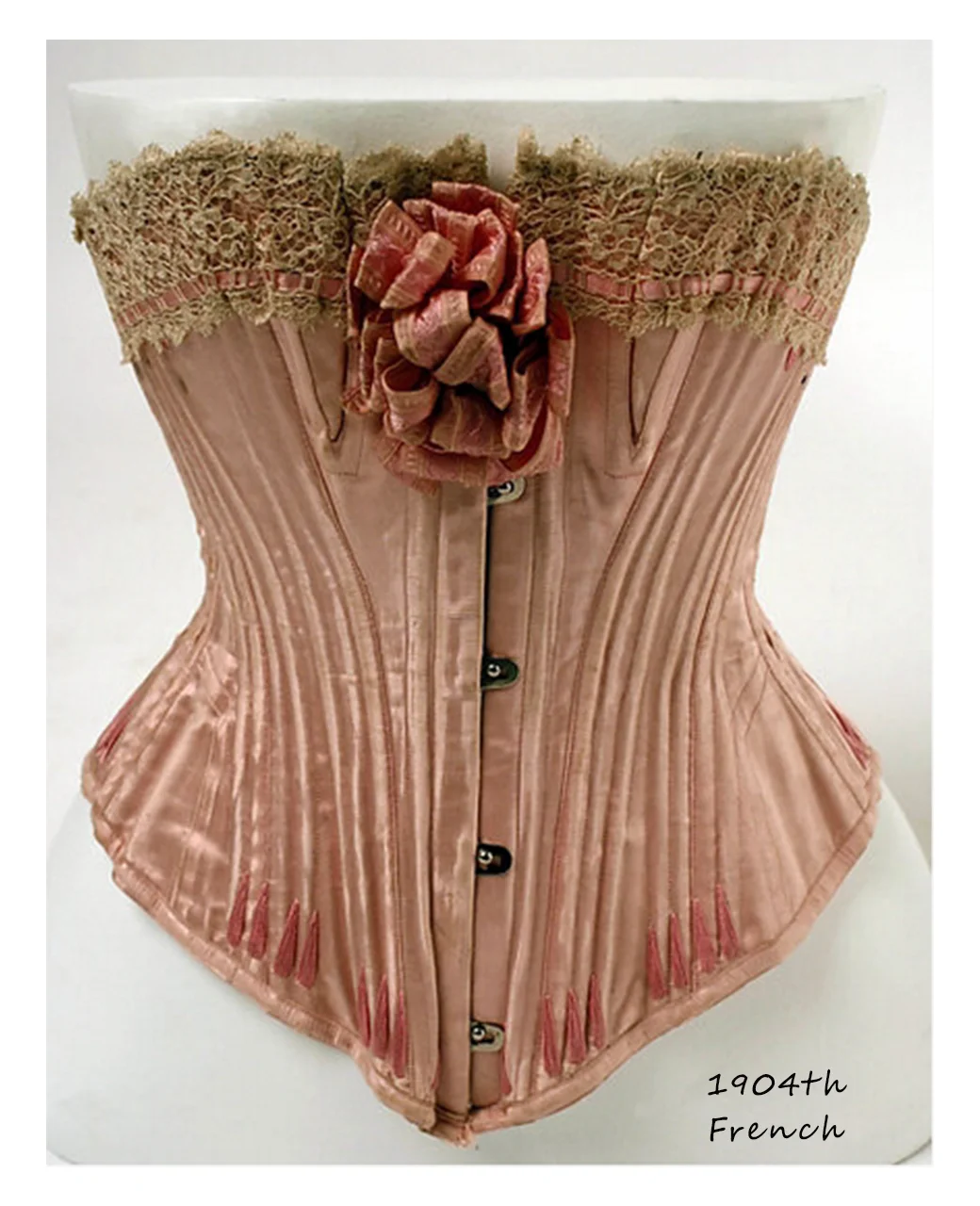 来自博物馆的复古胸衣