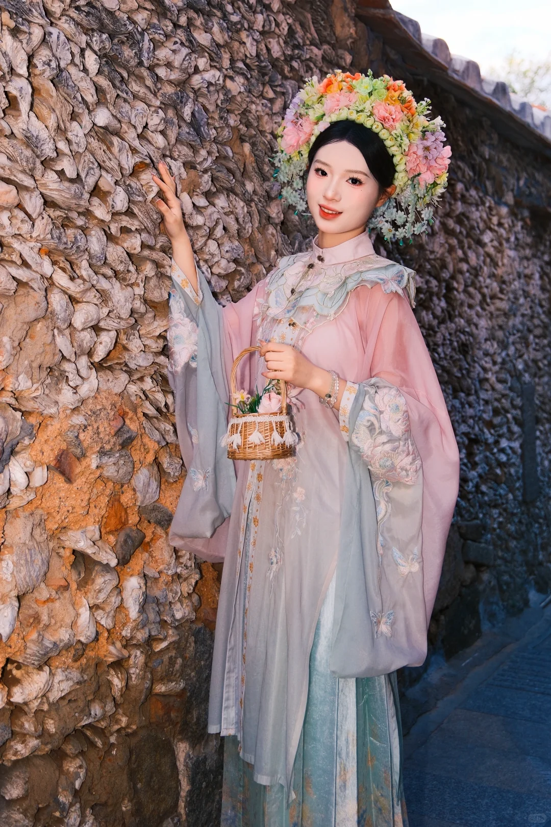 当汉服遇见蟳埔女习俗，便有了最独特的风情。