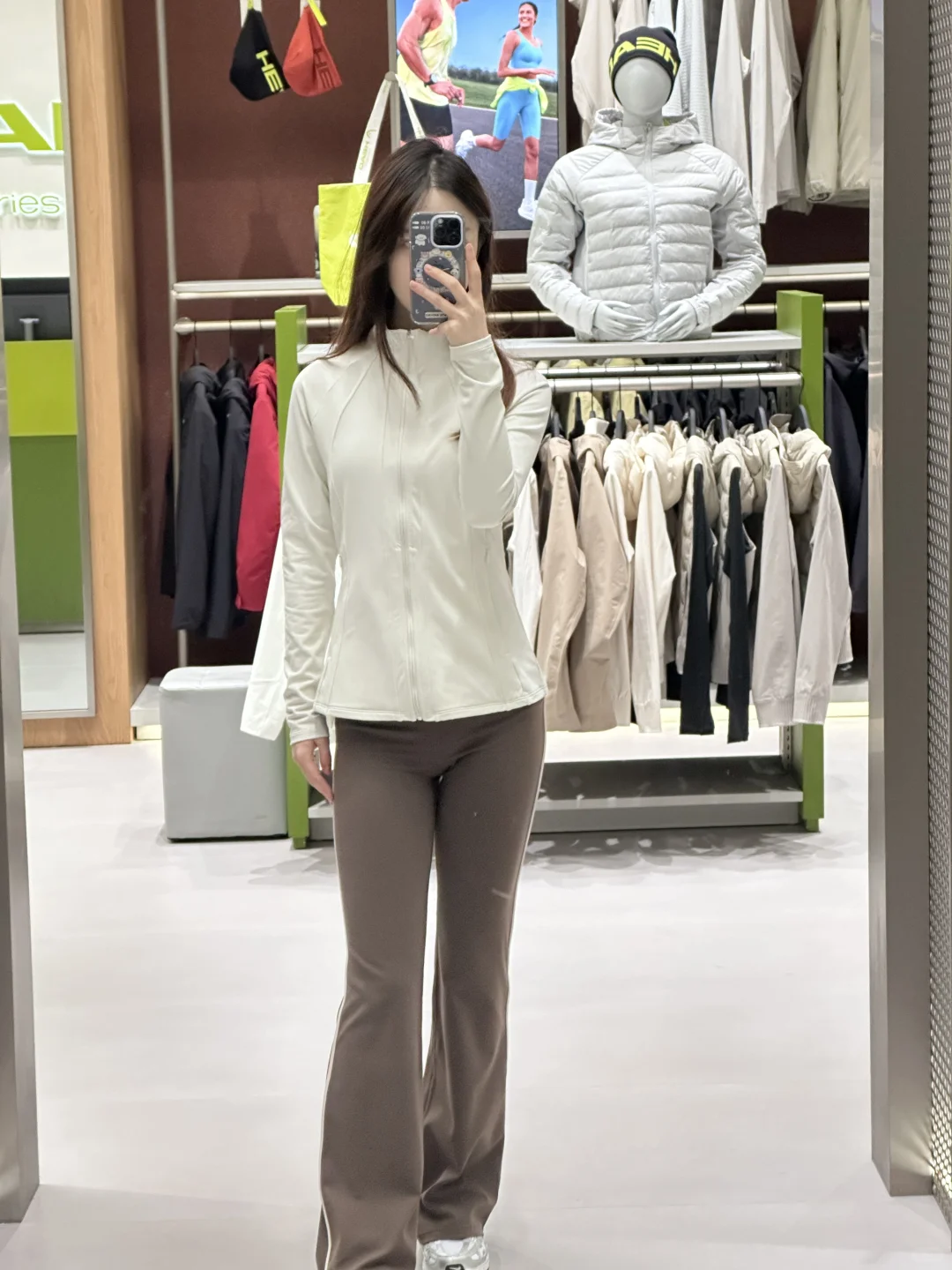 【HEAD】瑜伽服搭配微喇瑜伽裤太显腿长了吧