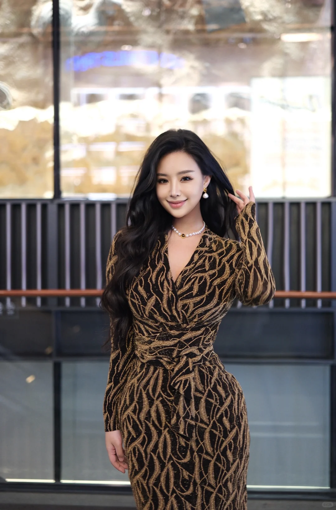 哪有什么一见钟情 只是刚好那天穿了包臀裙