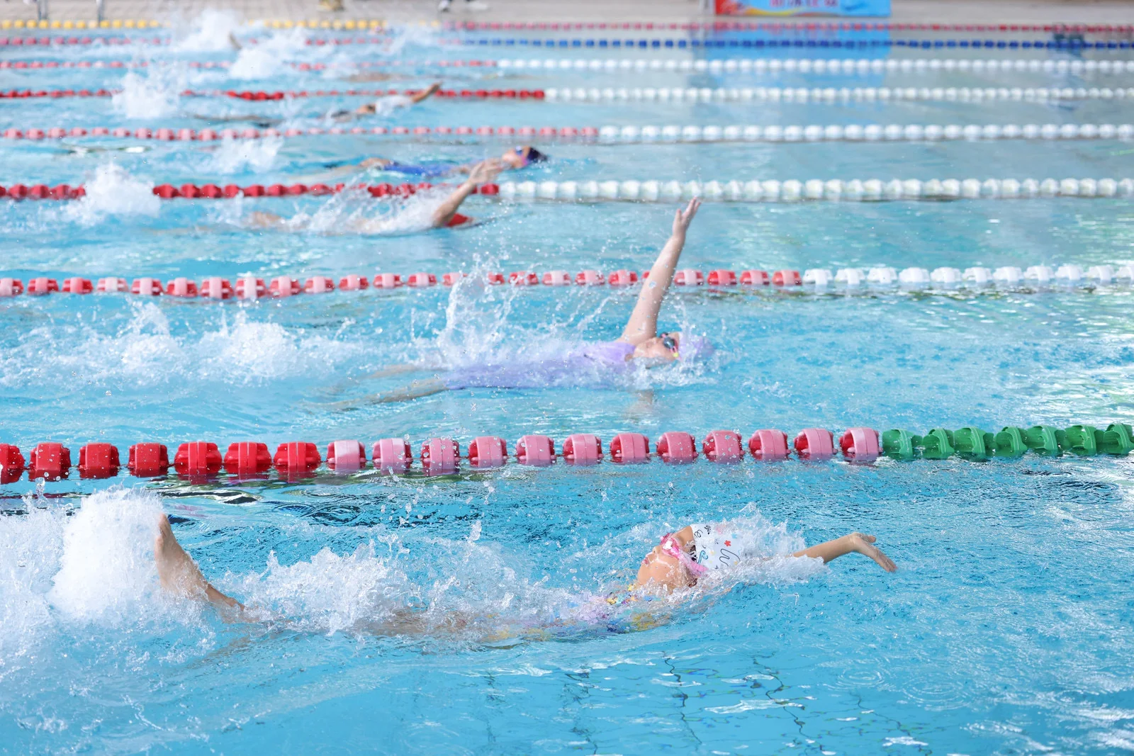 游泳的女孩真好看～🏊🏻‍♀️