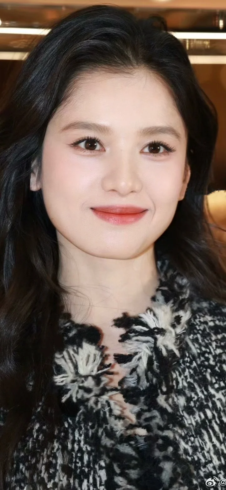 张婧仪 淡颜且高级 美的