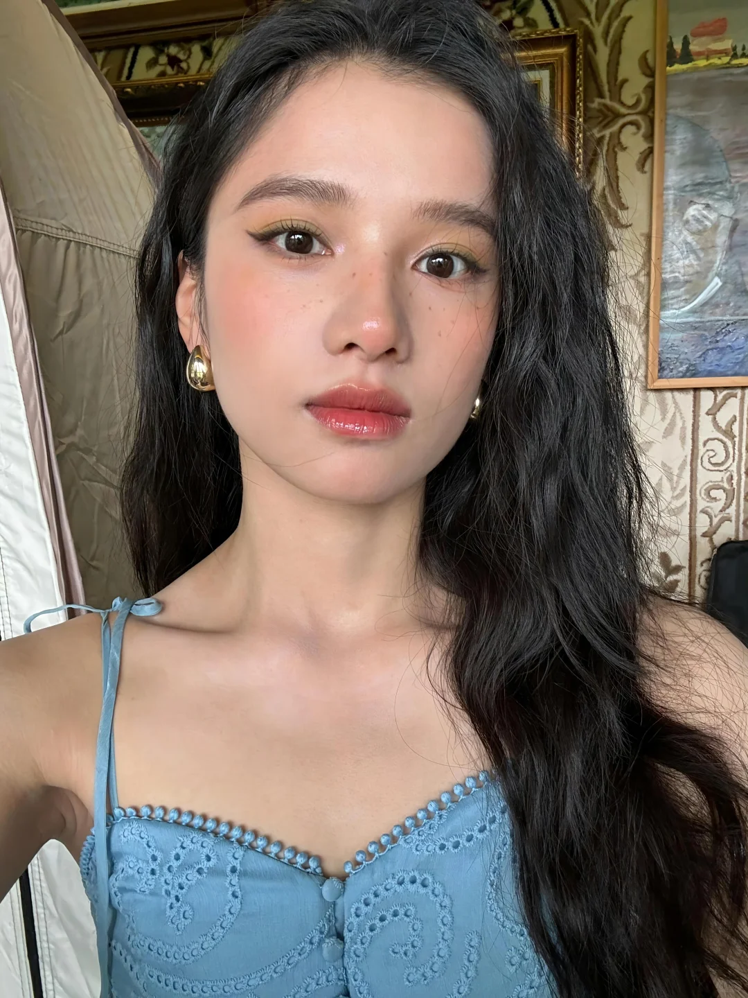 张婧仪，怼脸拍