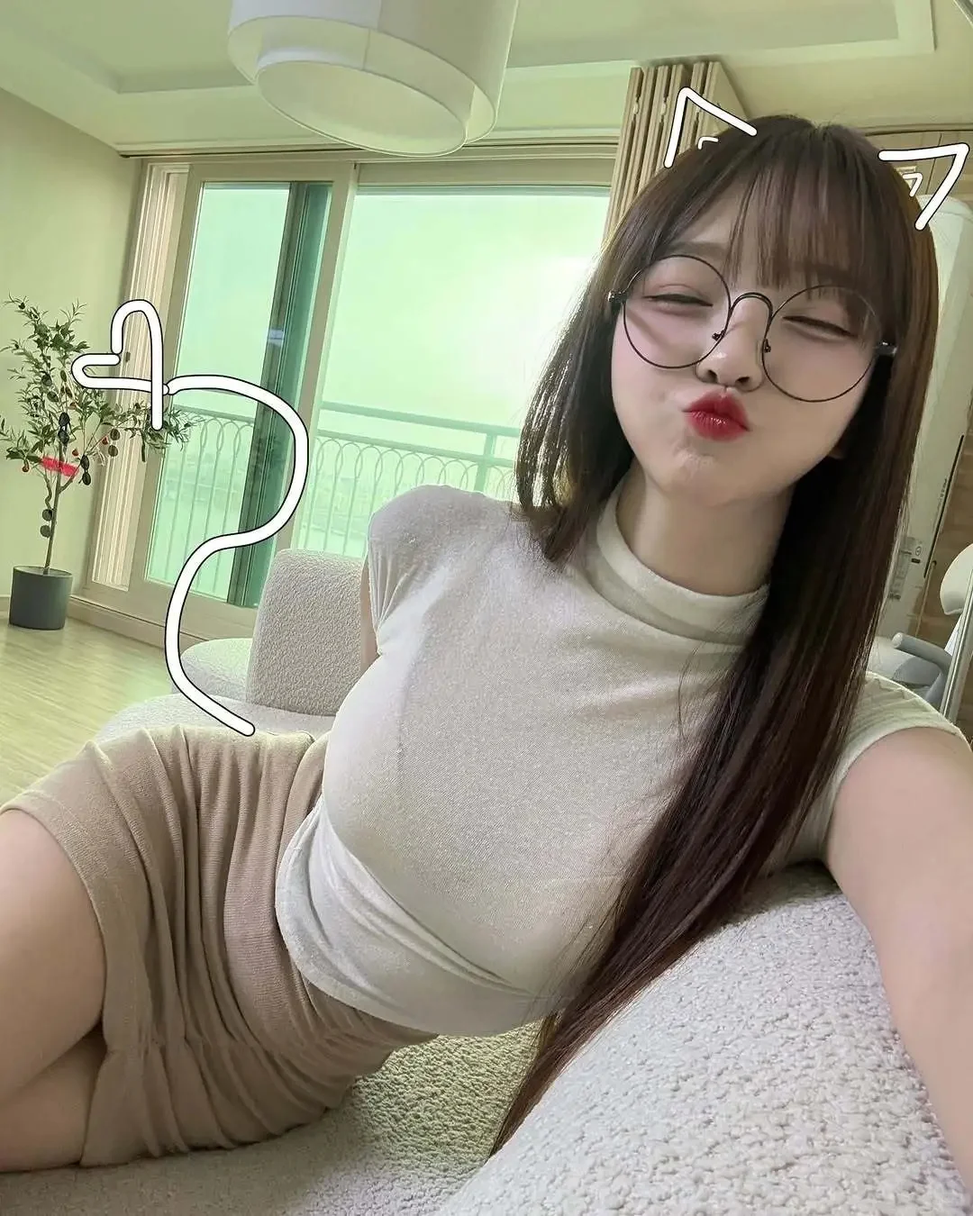 可爱萌妹，傲人身材