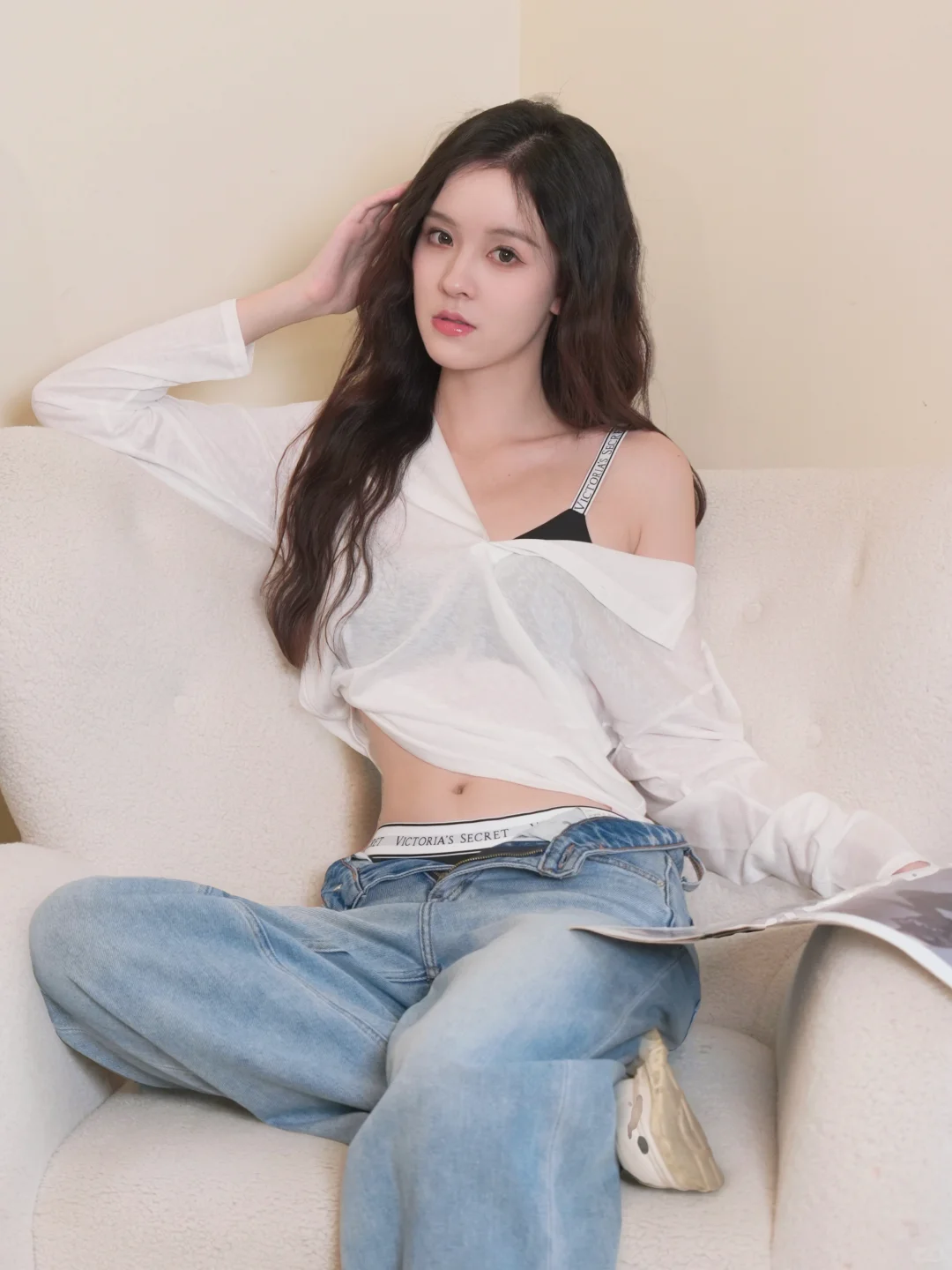 又一次被斜肩+牛仔的组合硬控了