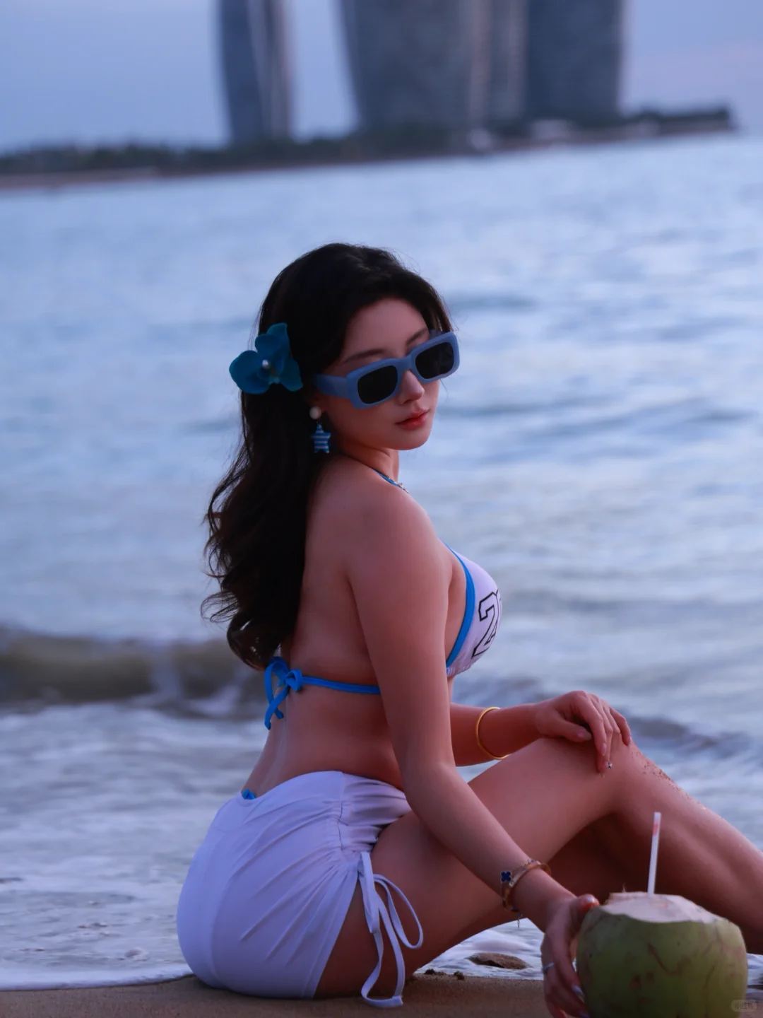 海边就是要穿比基尼！👙