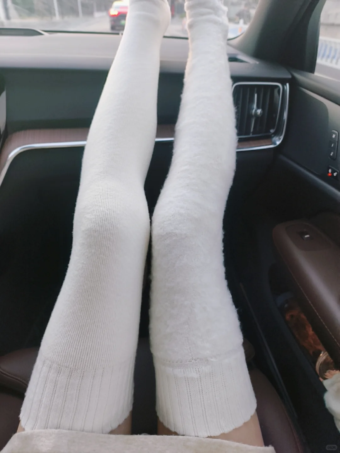 这大冬天不冷吗？不穿个护膝受得了？