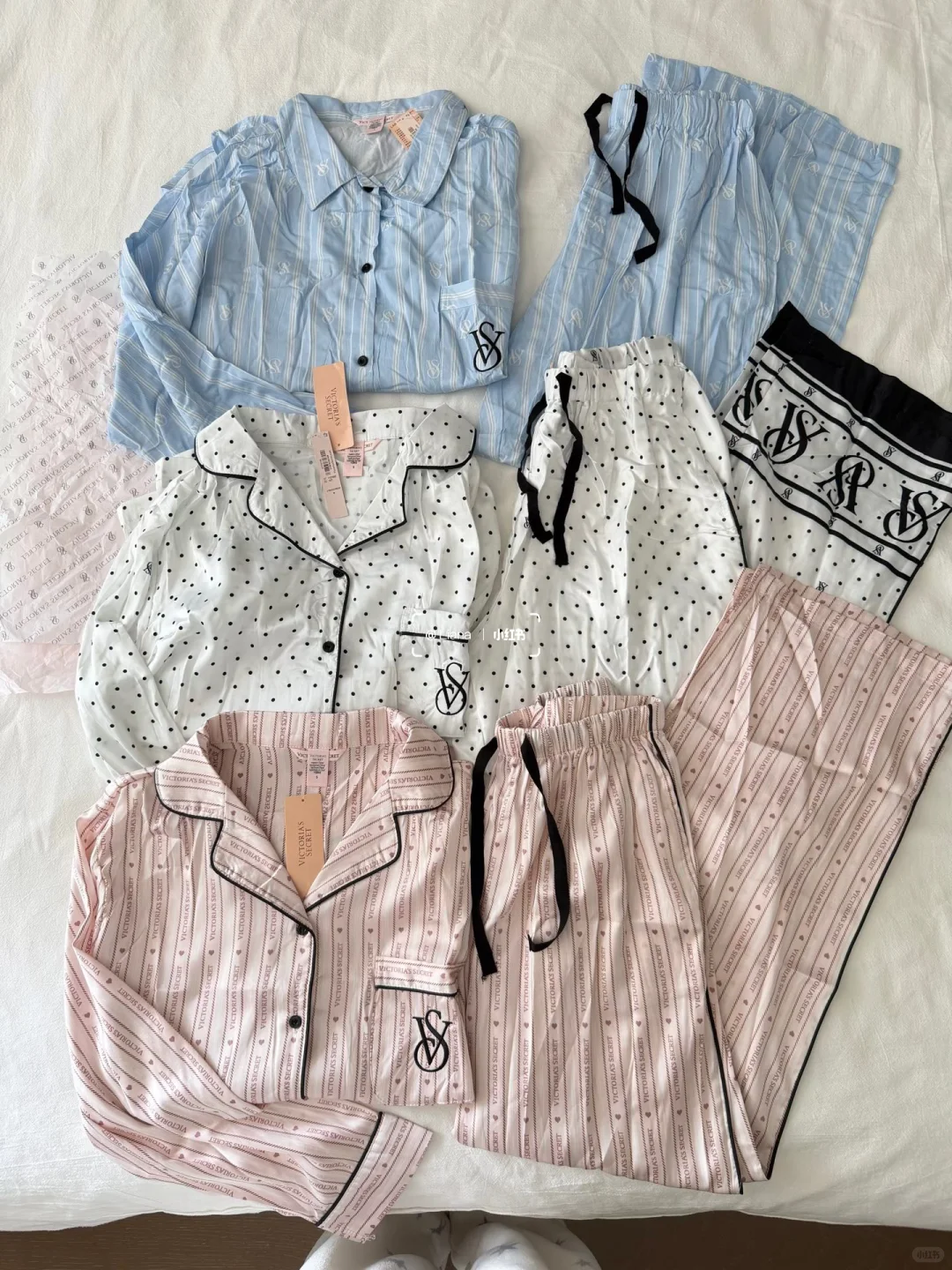 就这个维秘睡衣美🎀直接化身卧室里的咸鱼