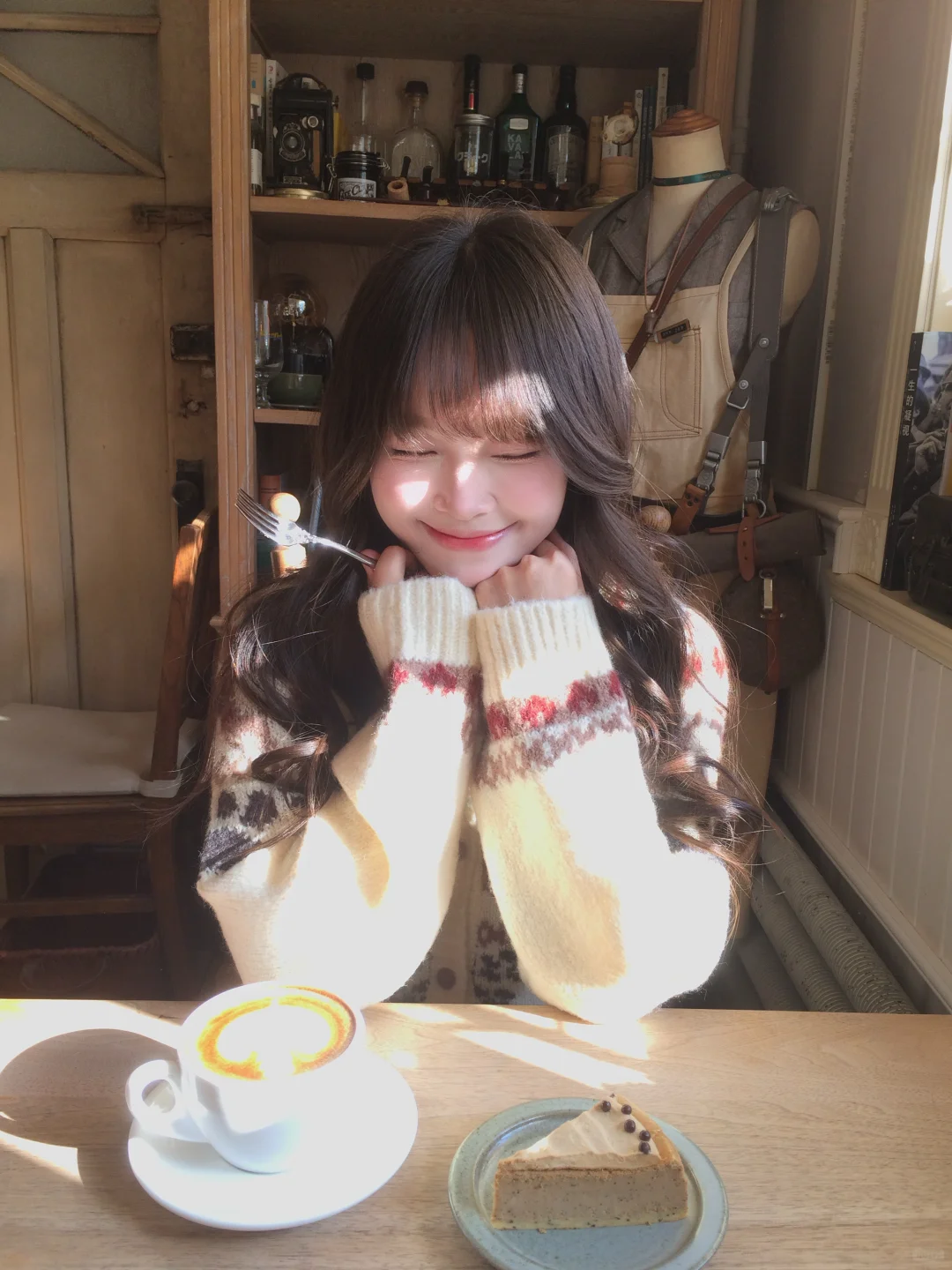 存一些古早氛围感咖啡店拍照姿势🫧✨🍮