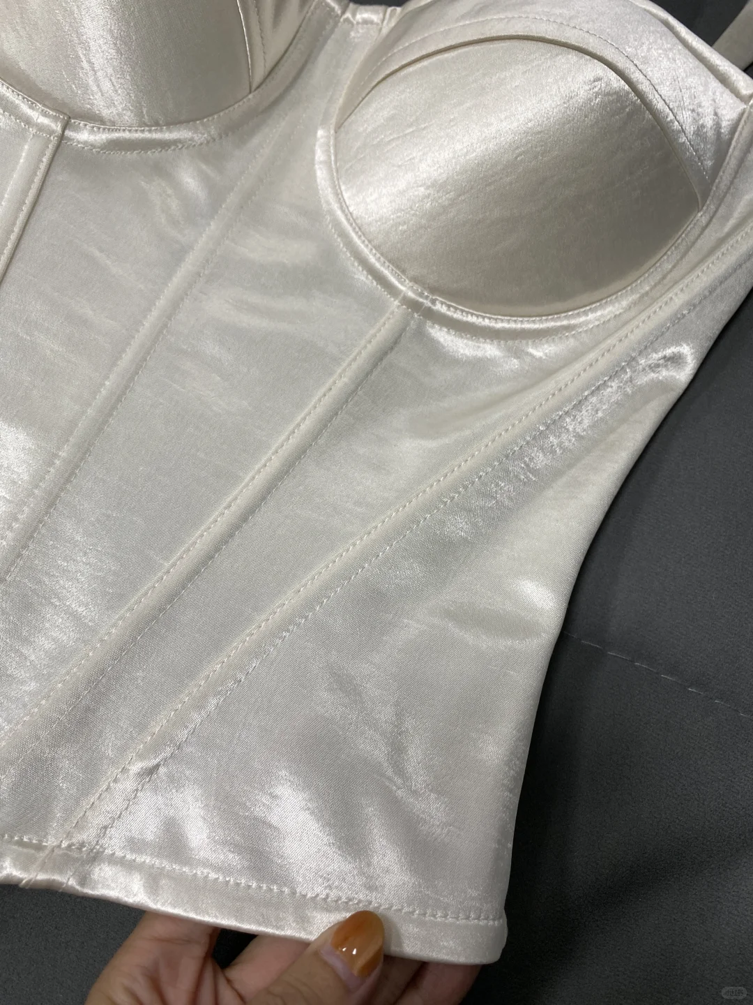 新品预览❗️女生独特的胸衣战袍❗️