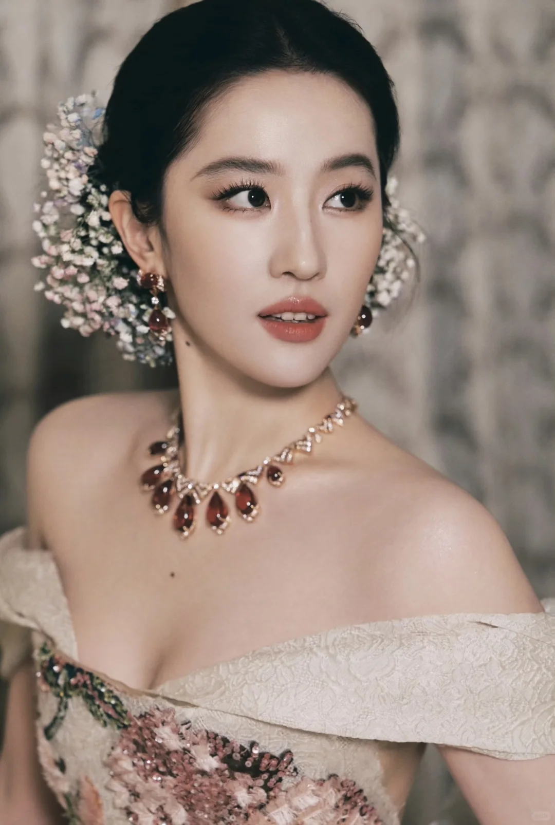 刘亦菲的颜值，到底高级在哪？