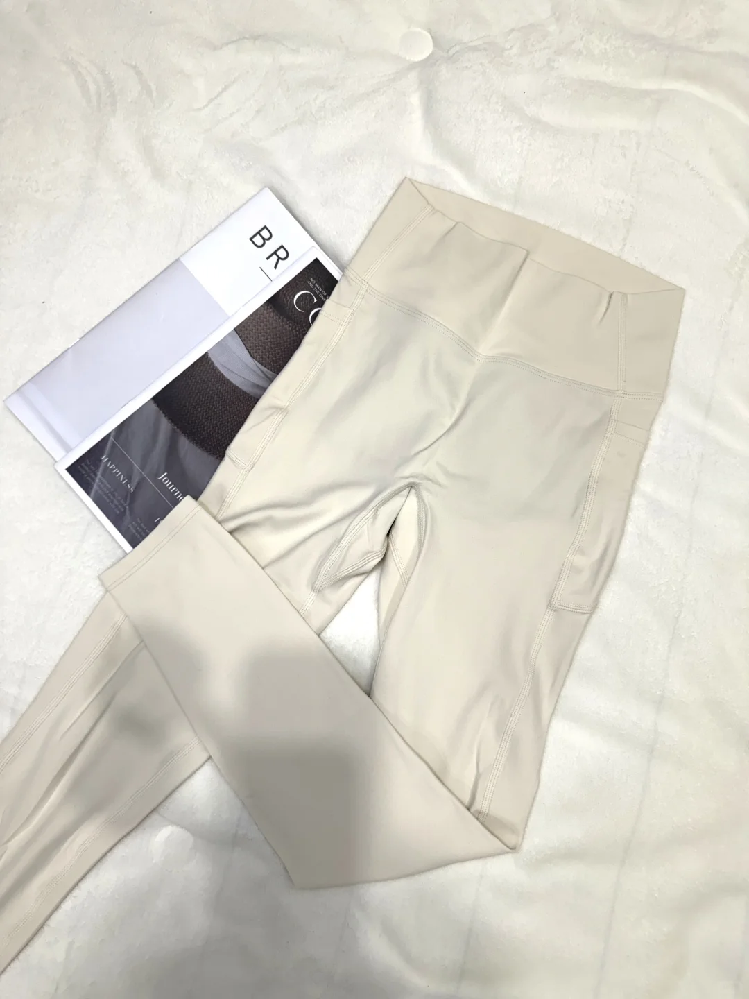 这件白蛋白瑜伽裤真的超显臀！