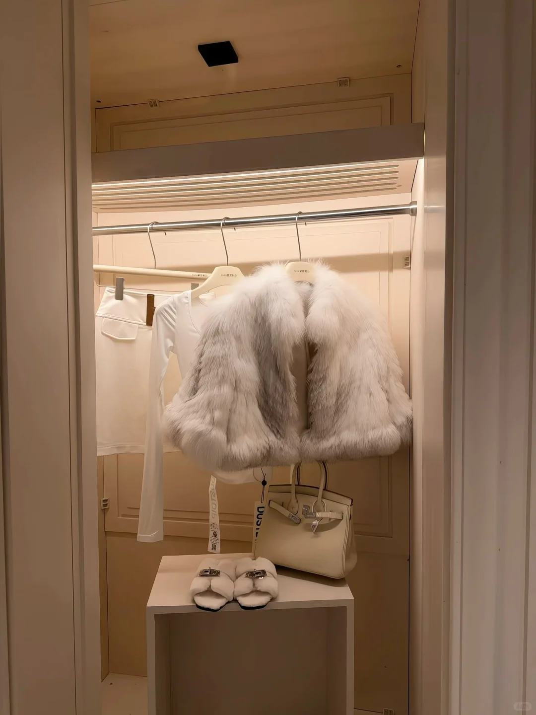 成熟女人的三大标志：穿貂买黄金听凤凰传奇