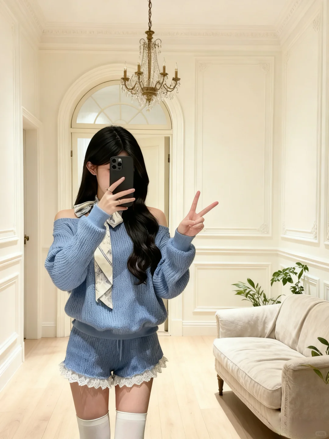 露肩针上衣+蕾丝边短裤，温柔松弛感穿搭