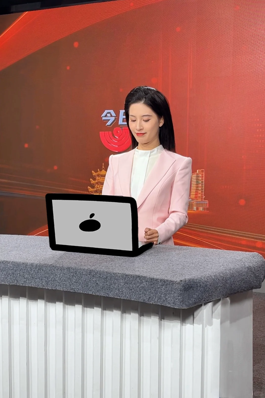 “你甚少穿得这样娇嫩的颜色”🌚