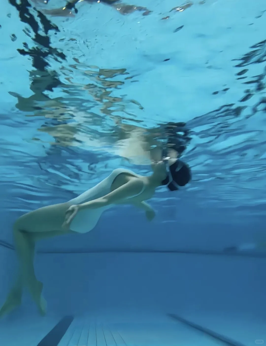 你的游泳女教练已上线🤠