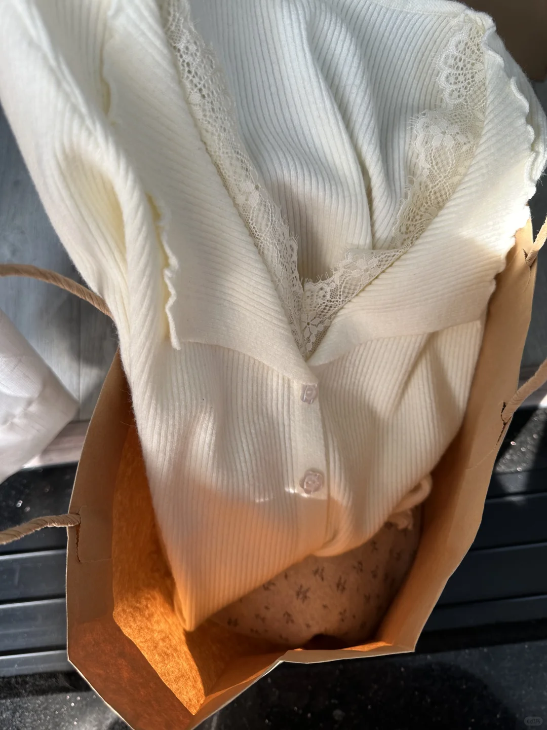 随手买到了超级温柔的蕾丝打底衫！