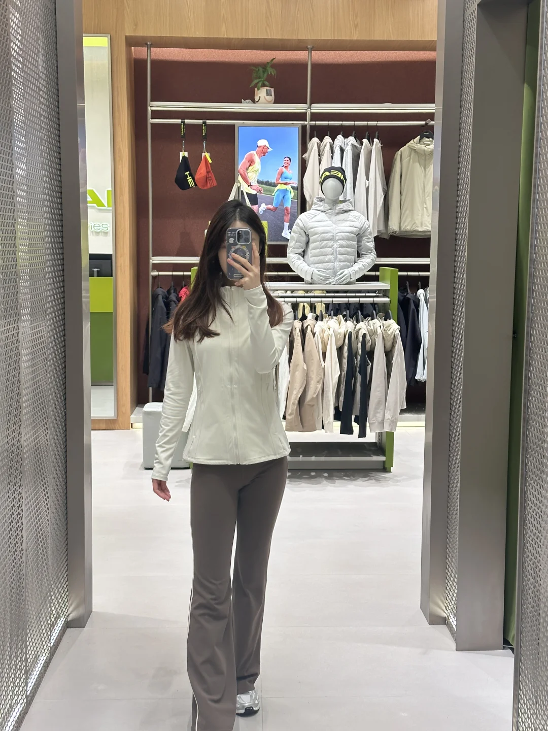 【HEAD】瑜伽服搭配微喇瑜伽裤太显腿长了吧