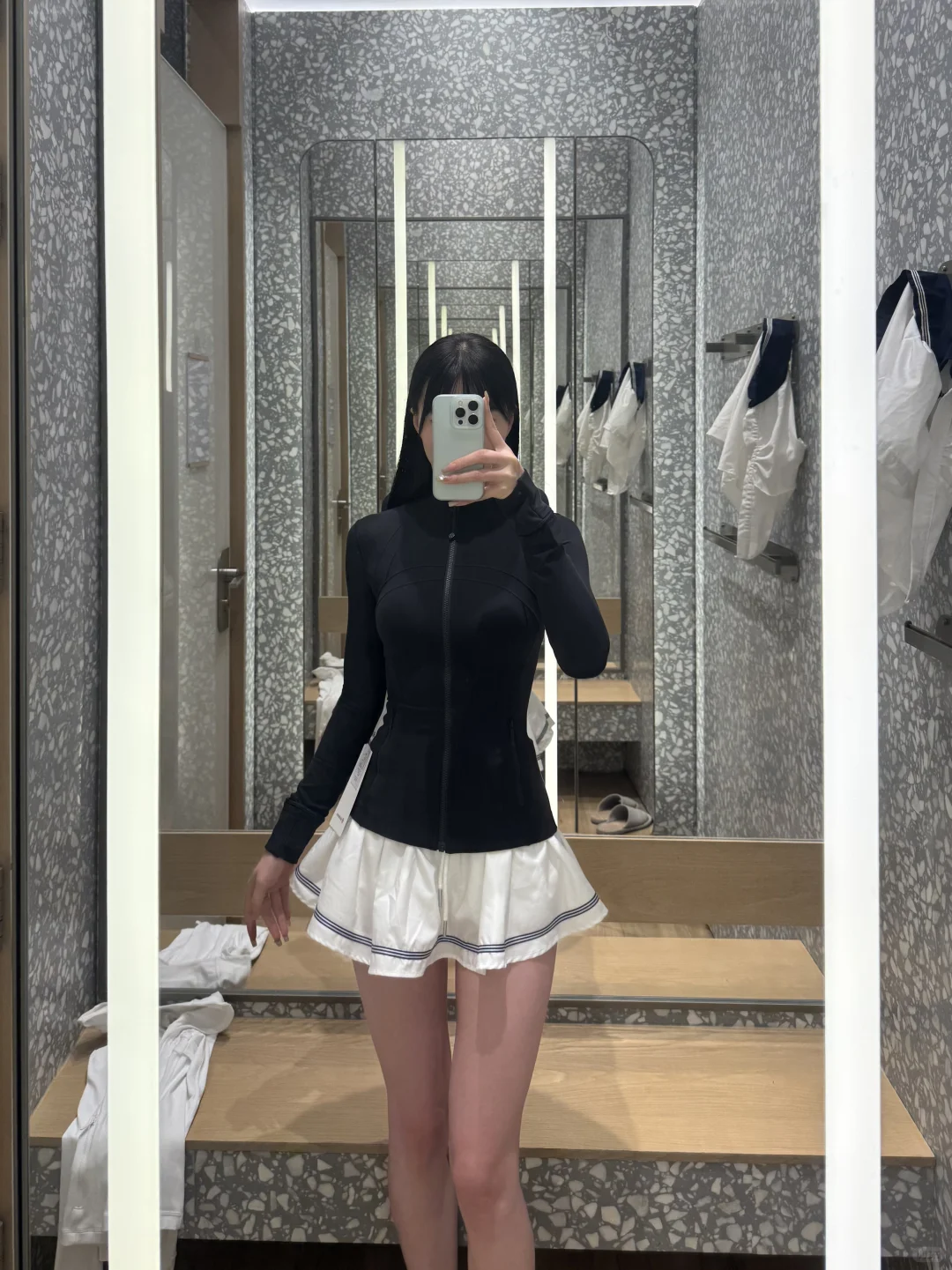 lulu define黑色0码，白色2码试穿。