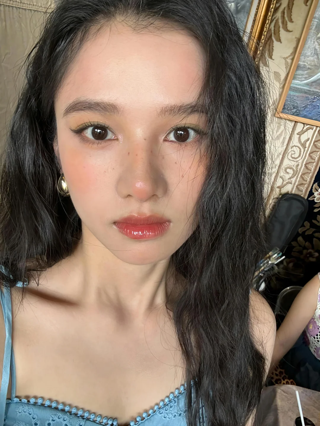 张婧仪，怼脸拍