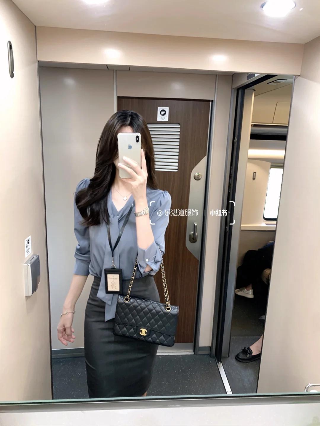 一套显白又气质的金秘书穿搭！！！