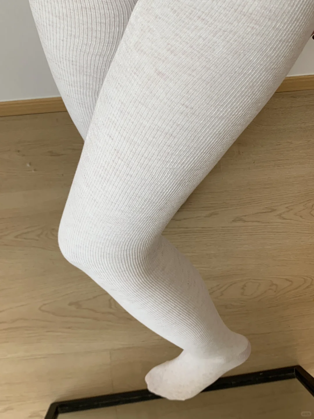 秋冬就爱穿这种白色连裤袜！太显腿直了