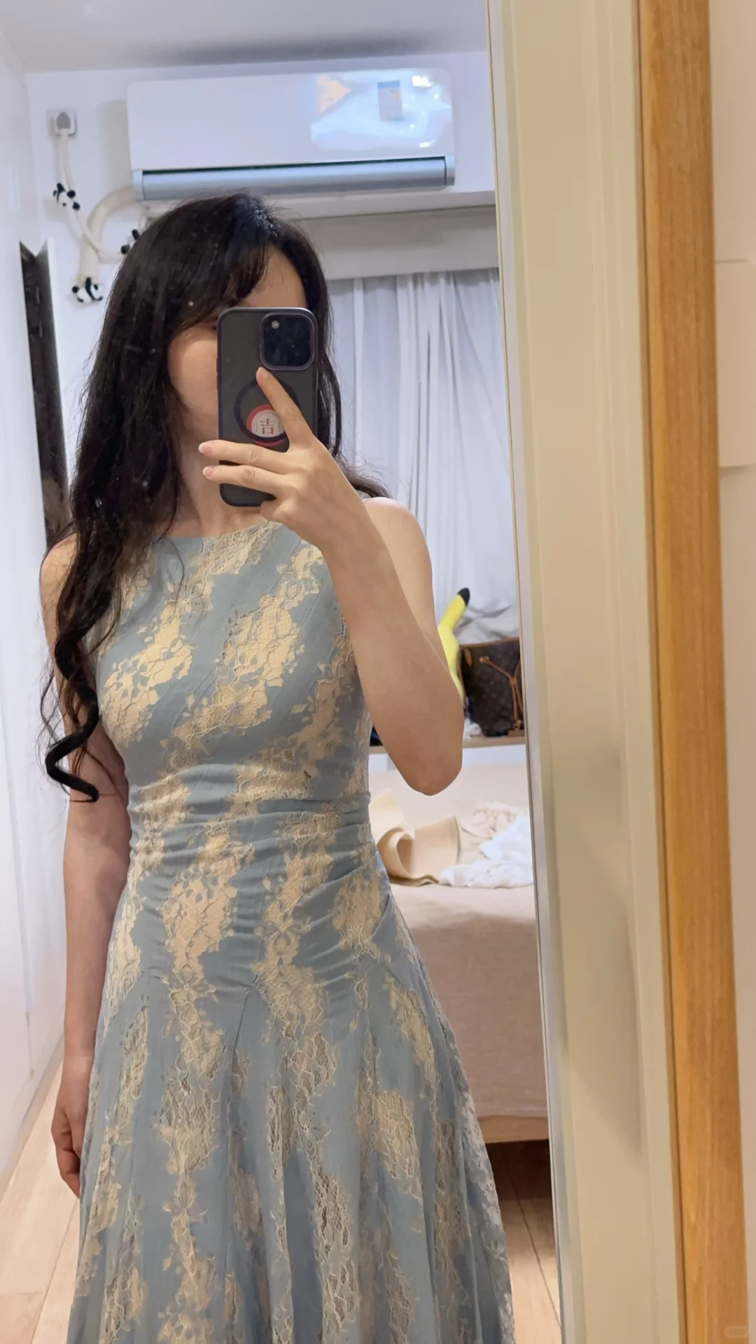 低调又精致的雾霾蓝连衣裙