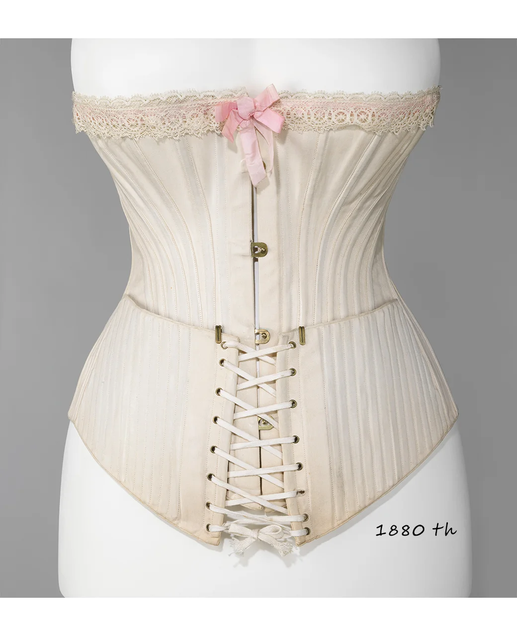 来自博物馆的复古胸衣