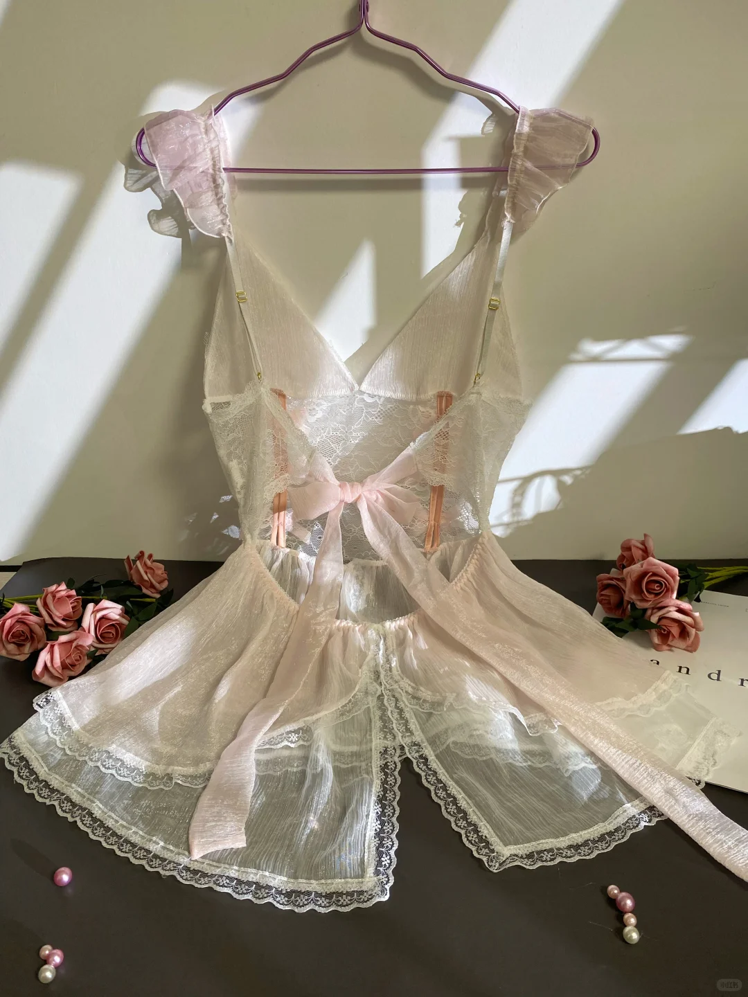 温柔如你，今晚的幸福就藏在这件粉色睡裙里