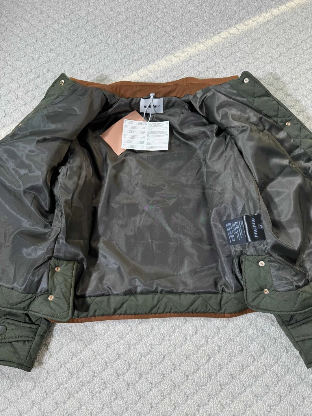 MIUMIU女士25牛皮领复古撞色绗缝夹克棉服