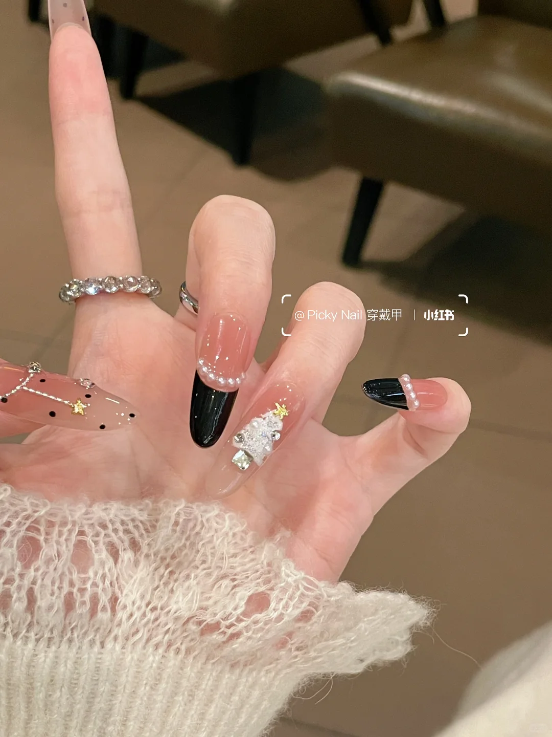 御姐圣诞美甲look～高雅黑法式配精致圣诞树