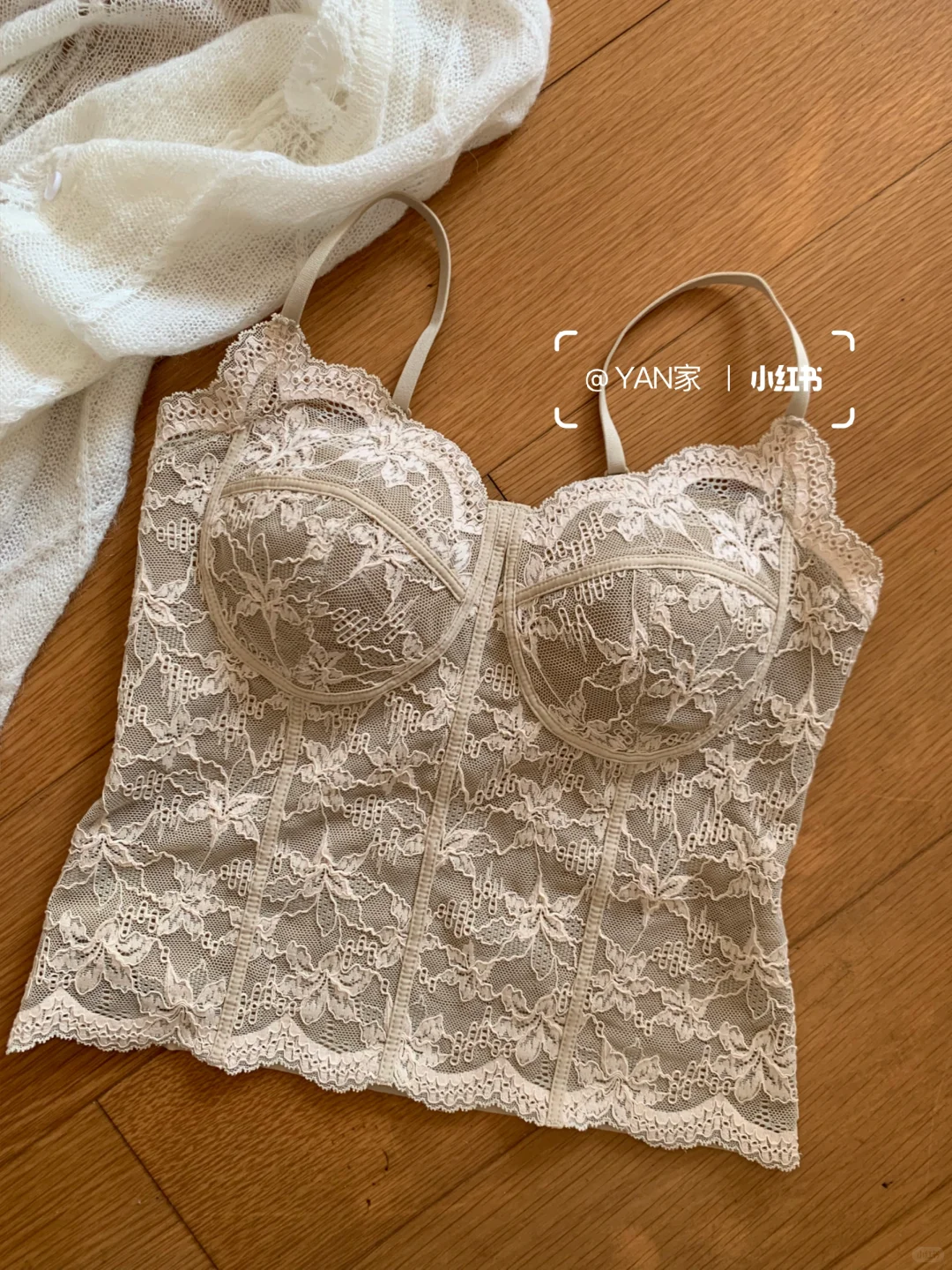 买到了满意的蕾丝内搭～